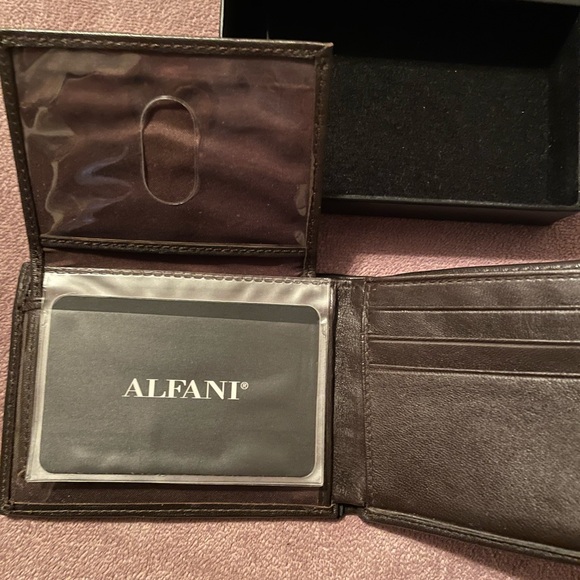Alfani Brown Leather Passcase Billfold Wallet NIB - Picture 6 of 11